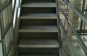 Konstrukcja schodów i barierek